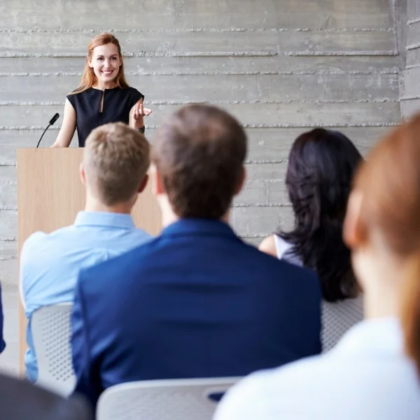 Bei Carpe Verba bieten wir im Bereich Führung den Impulsvortrag Positive Leadership an.