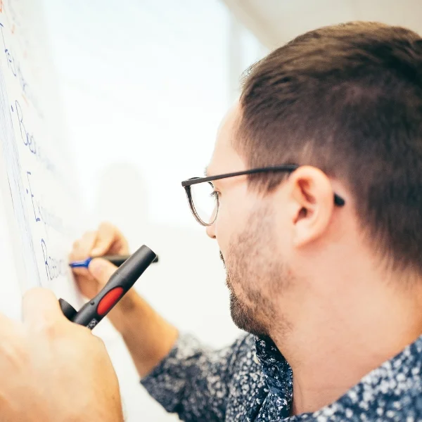 Bei Carpe Verba bieten wir im Bereich Team- und Organisationsentwicklung das Training Selbstorganisation und gemeinsame Ausrichtung an.
