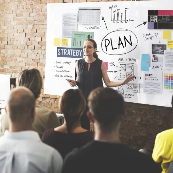 Bei Carpe Verba bieten wir im Bereich Transformation und Innovation das Training Kreativität und Inspiration für innovative Teams an.