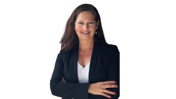 Kathrin Schloderer steht als Ansprechpartnerin für Personal-und Organisationsentwicklung bei Carpe verba! in Regensburg zur Verfügung