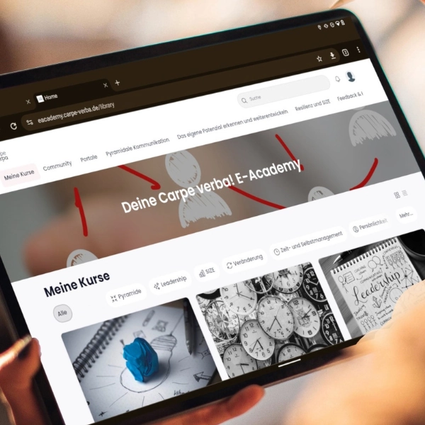 Als Digitale Lernumgebung bietet Carpe verba! E-Learning, Scorm-Einbindung und virtuelle Whiteboards: Screenshot eines Tablets mit der E-Academy