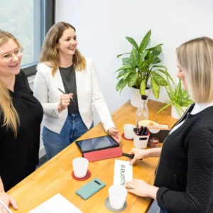 Carpe verba! bietet im Bereich Training zur Zusammenarbeit ein Seminar mit dem Tiotel "Lösungsorientierte Gesprächsführung" an