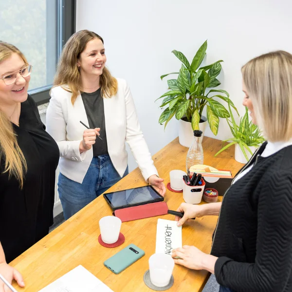 Carpe verba! bietet im Bereich Training zur Zusammenarbeit ein Seminar mit dem Tiotel "Lösungsorientierte Gesprächsführung" an